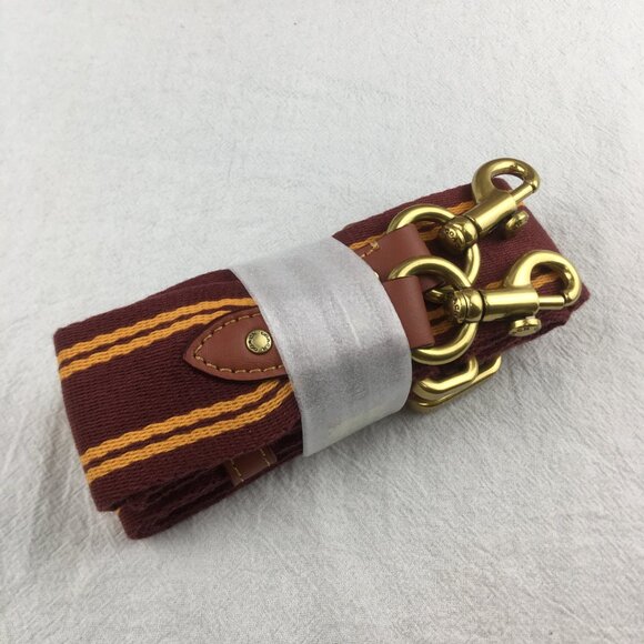 Coach Field Tote In Signature Canvas With Patches - Picture 2 of 11